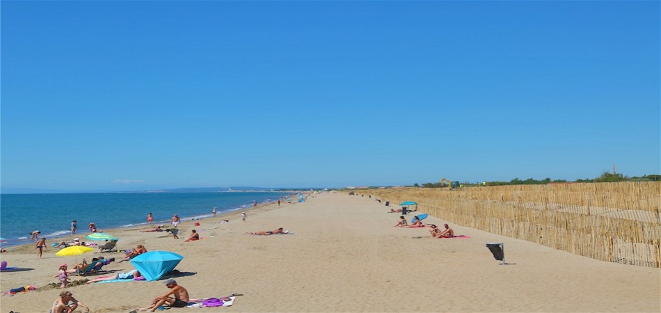 Avec sa plage, Vias assure des vacances pas chères