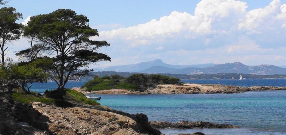 Camper sur un archipel : la destination Hyères est indiquée